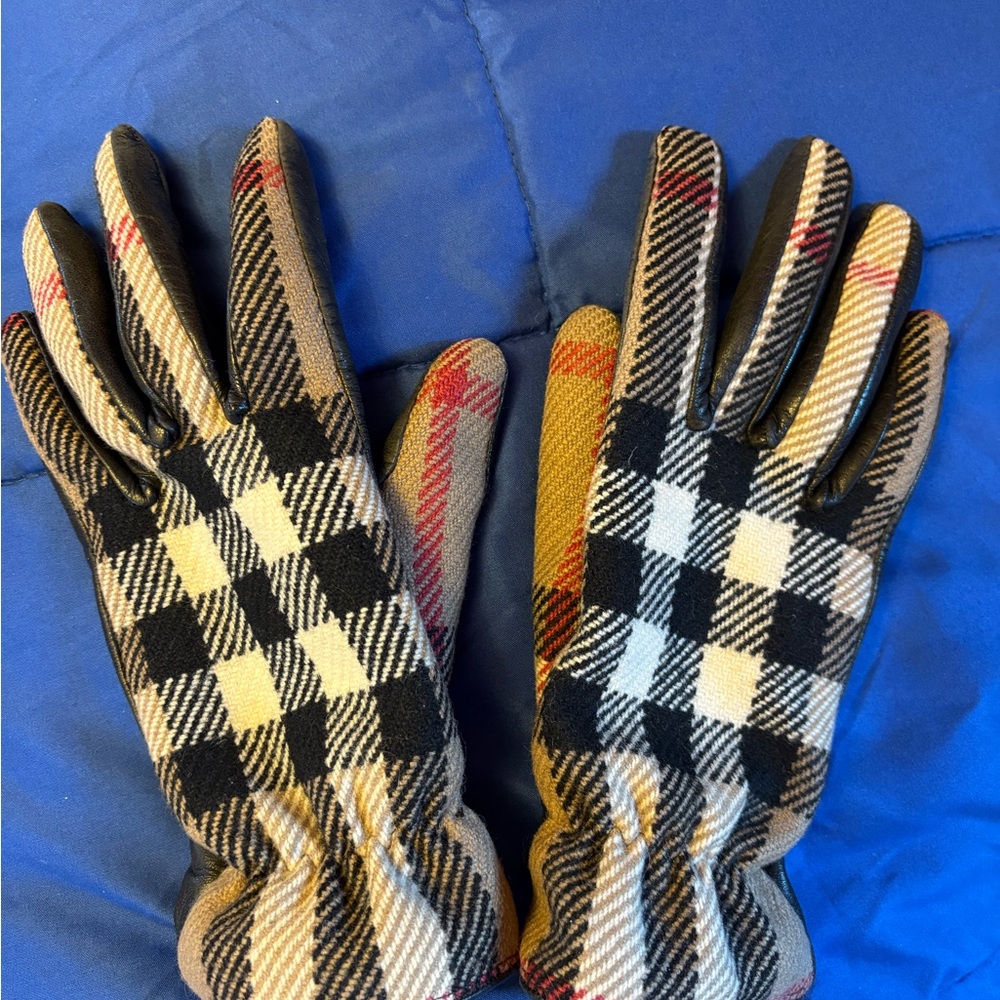 Burberry Plaid Women's Gloves - Black, Cream, Red